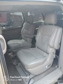 A picture of 2004 Toyota sienna XLE Double power door and power boot