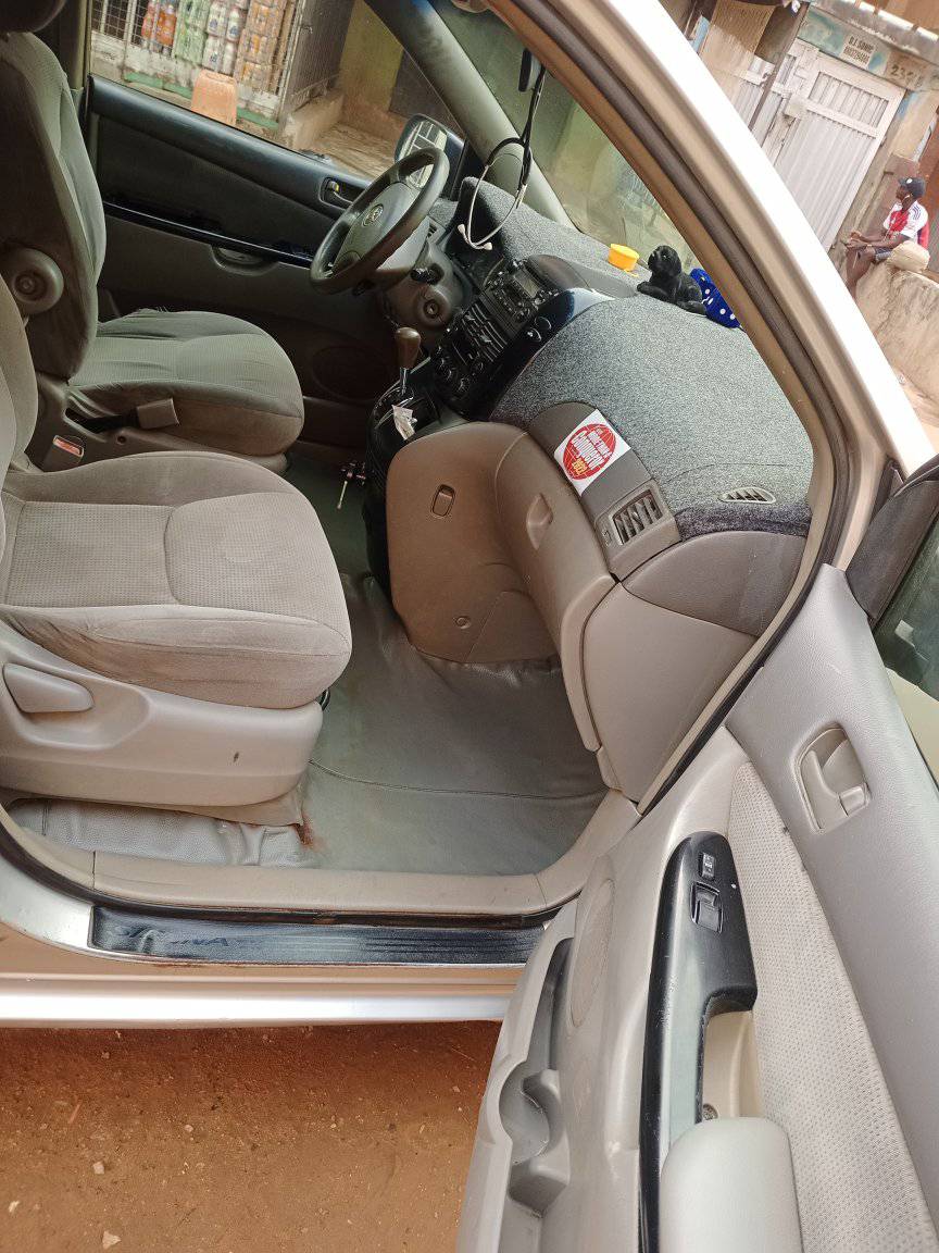 A picture of Toyota sienna