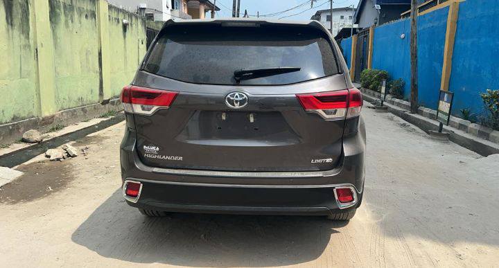 A picture of Toks 2016 Toyota Highlander Limited