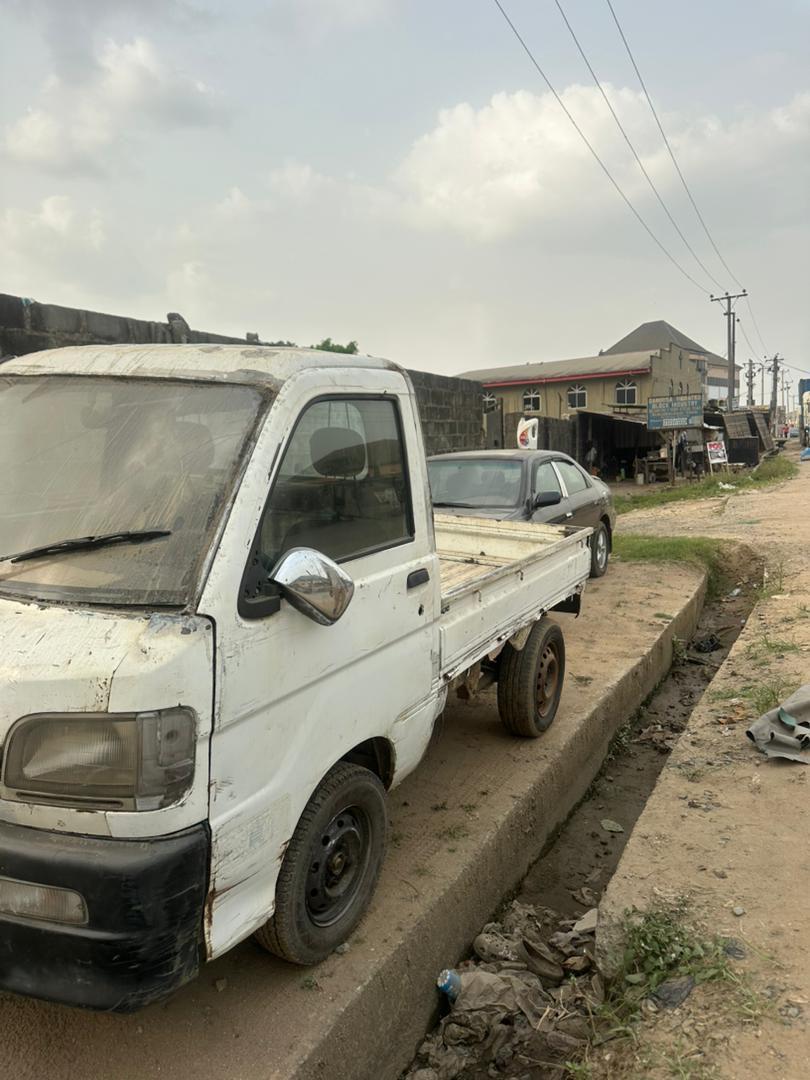 A picture of Mini truck