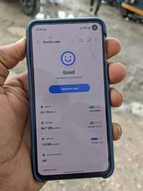 A picture of Samsung s10e