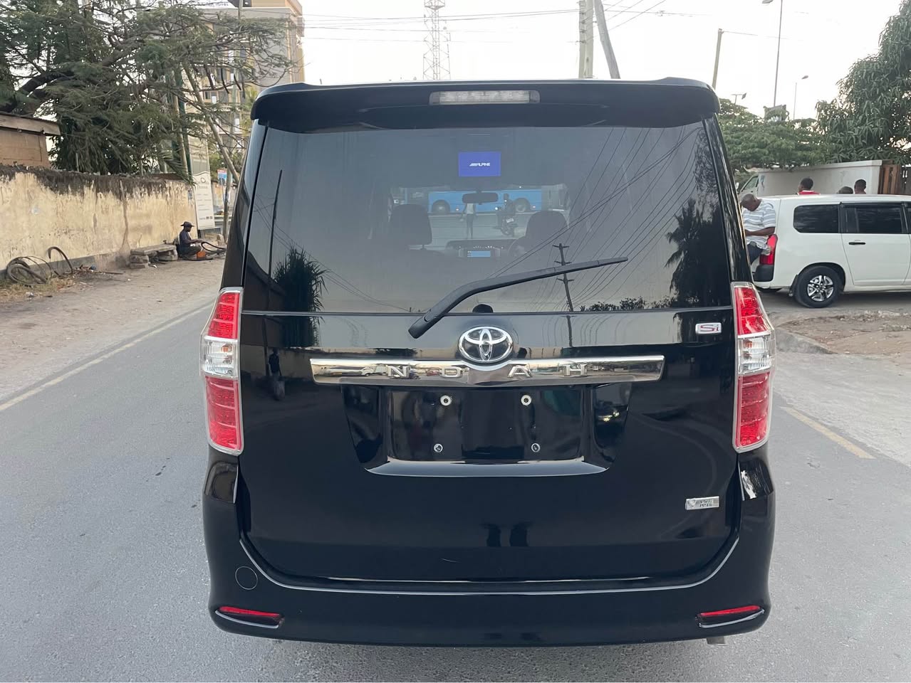 A picture of TOYOTA NOAH NEW MODEL 2008 PRICE 25 800 000 Year