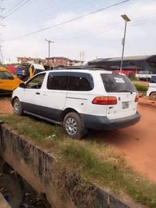 A picture of 2001 2001 sienna 2001 model sienna