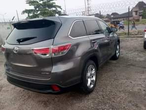 A picture of Distress sale Foreign used Toyota Highlander Limited Edition 2015 model
