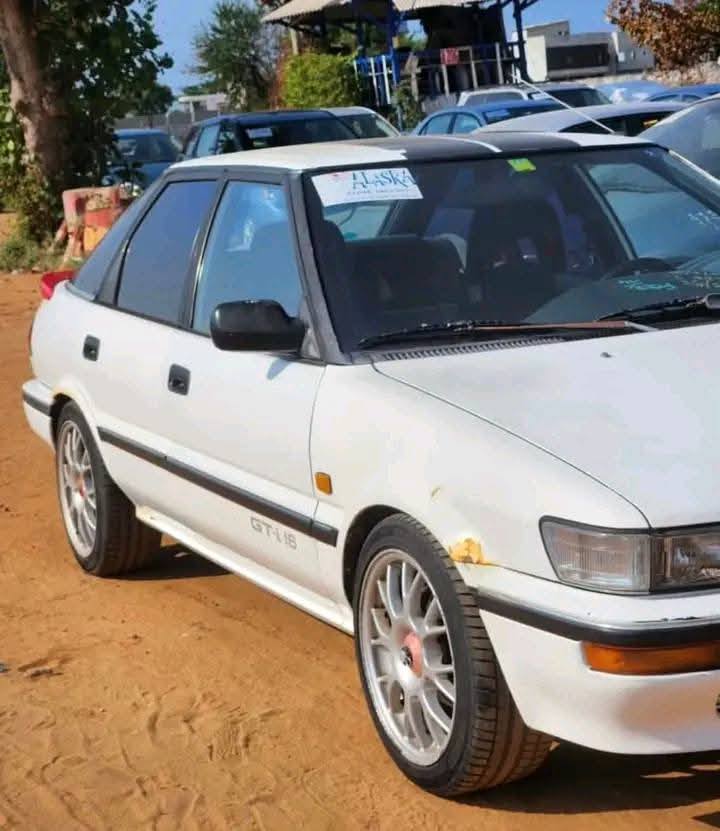 A picture of Toyota Corolla 1991