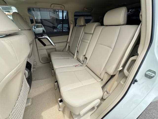 A picture of TOYOTA LAND CRUISER PRADO TXL