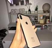 A picture of I phone Xs Max