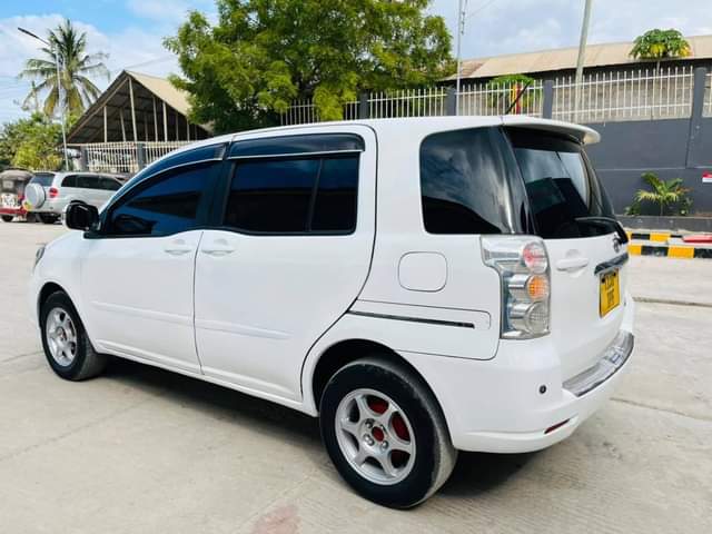 A picture of TOYOTA RAUM CC 1400 FULL AC mil 9 8 tuu