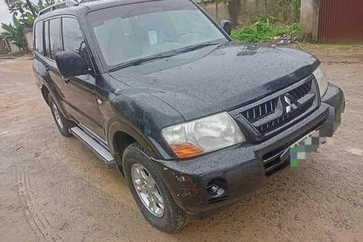 A picture of Clean Pajero Jeep Manual Gear