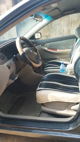 A picture of 2004 TOYOTA COROLLA