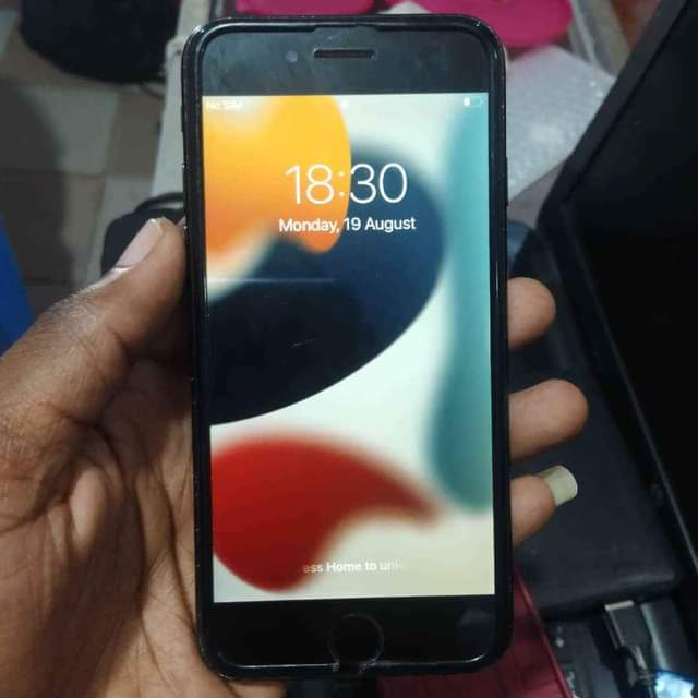 A picture of Iphone 7plain