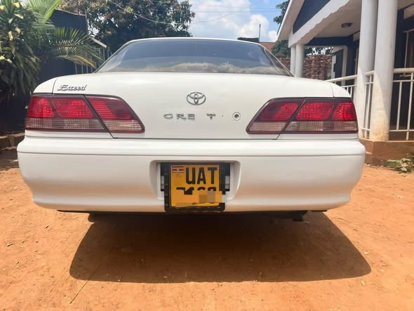 A picture of 2005 Toyota cresta