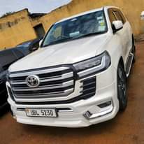 A picture of TOYOTA LAND CRUISER V8