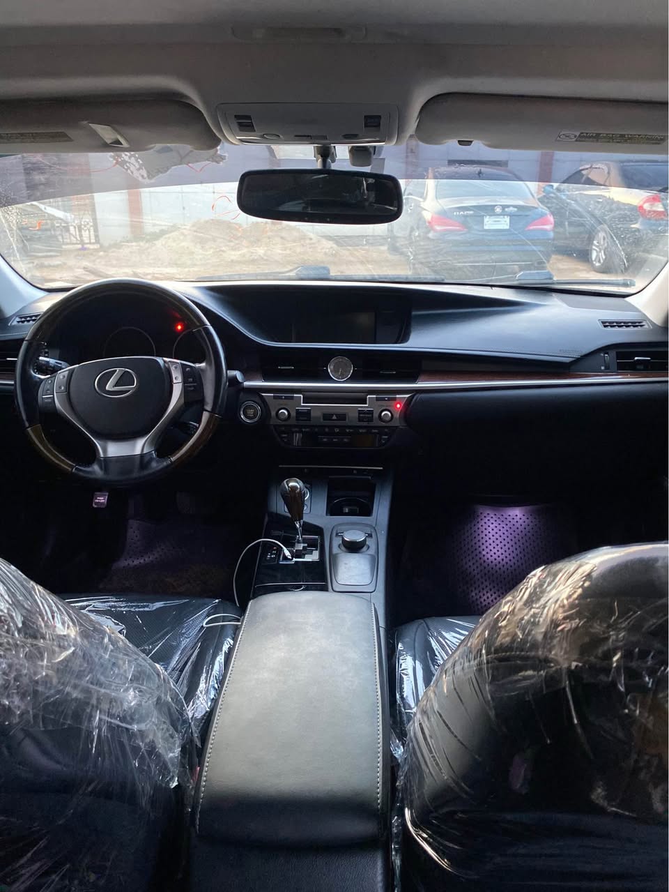 A picture of FOREIGN USED LEXUS ES 350 2015 MODEL