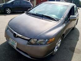 A picture of Honda civic 2007 model Engine is smoking Gear is good