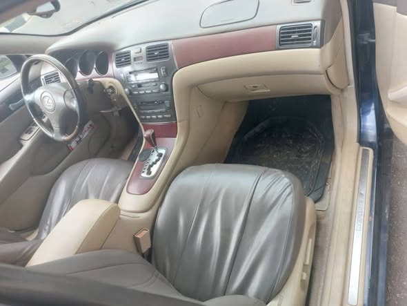 A picture of Lexus es330 2006 model
