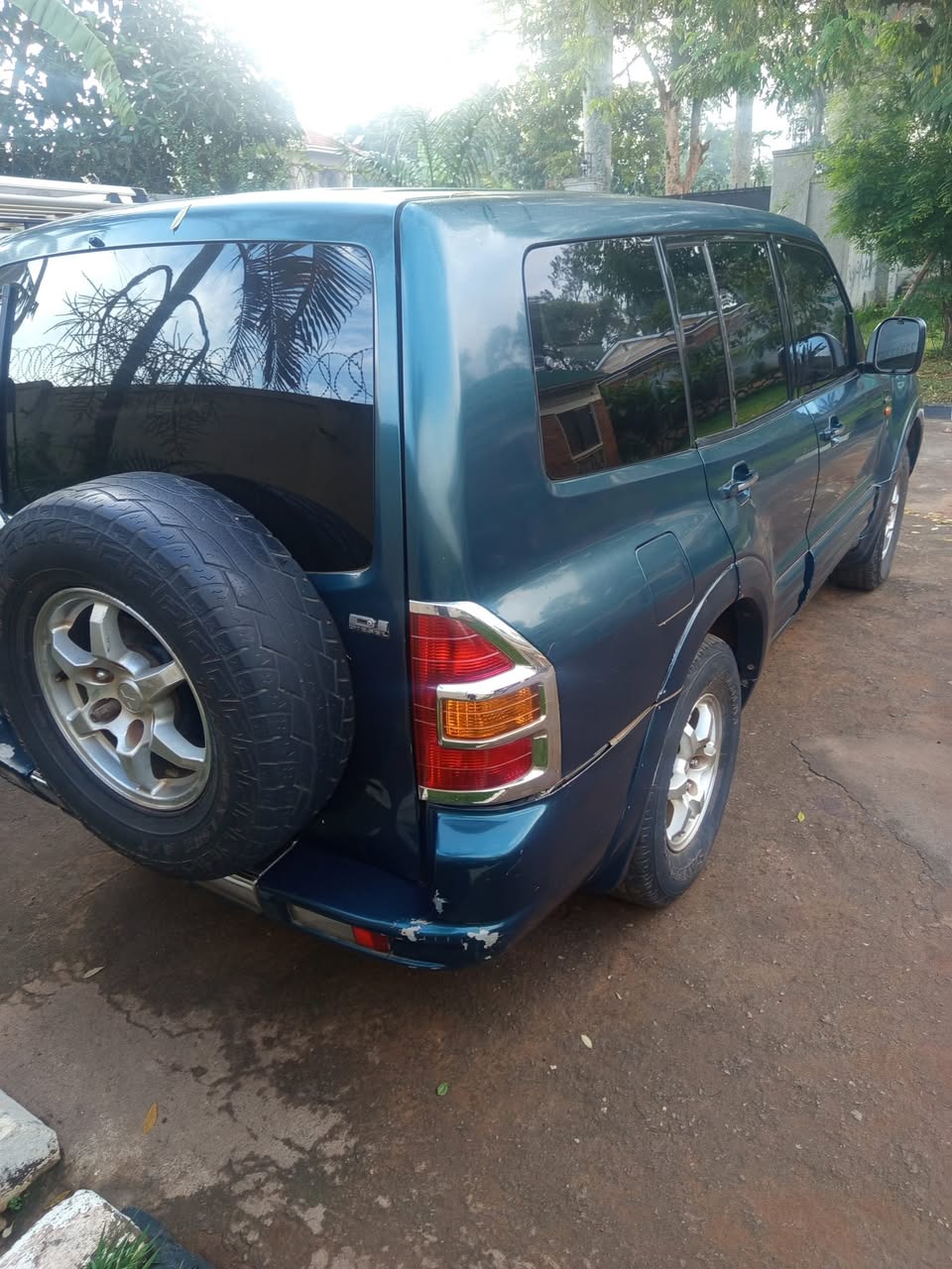 A picture of 2001 Mitsubishi pajero 3 2 did