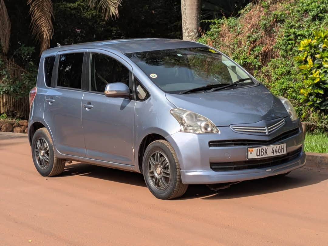 A picture of TOYOTA RACTIS 2008
