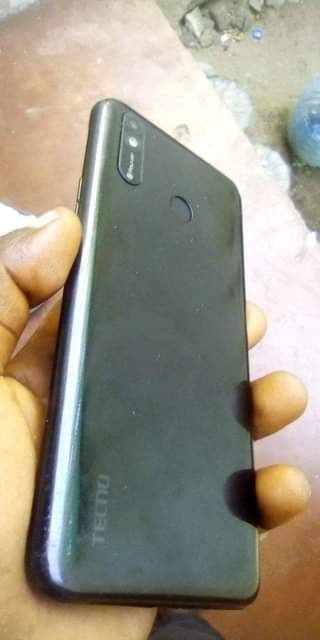 A picture of Pouvior 3 Air simu imenyooka haina kipengere chaji uhakika simu