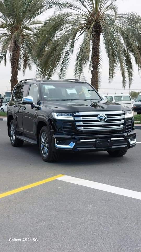 A picture of RIGHT HAND DRIVE FOR EXPORT 2023 LAND CRUISER ZX PETROL