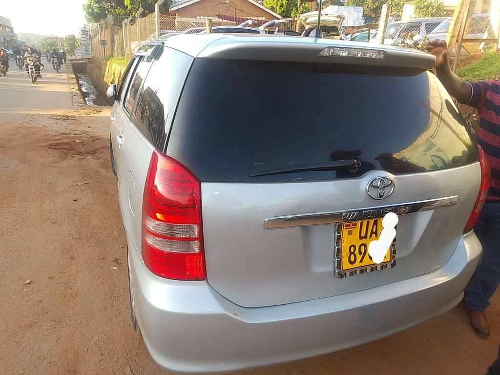 A picture of 2004 Wish Toyota