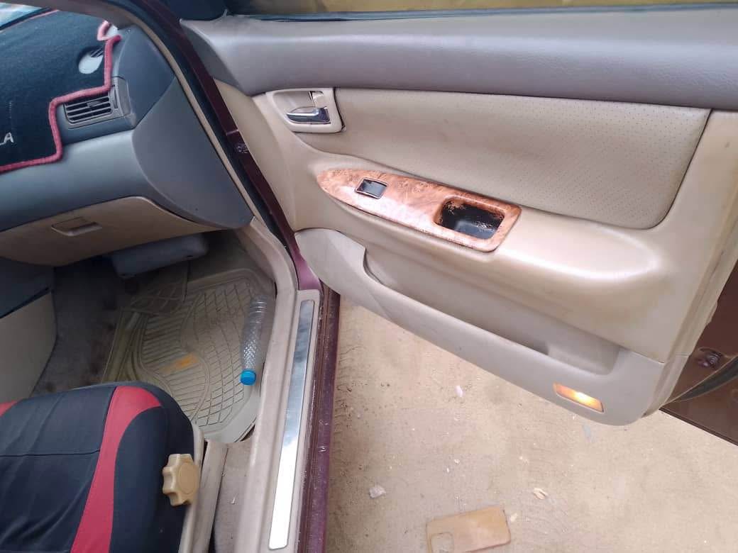 A picture of Toyota Corolla 04