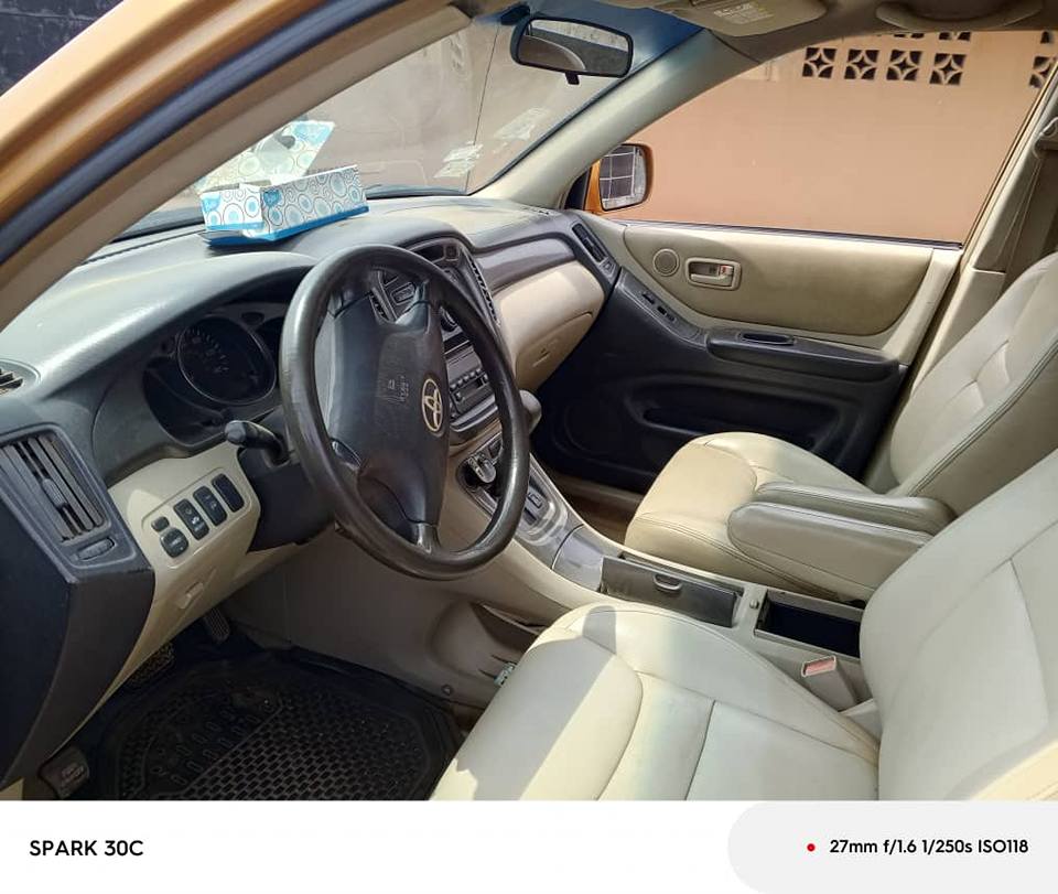 A picture of Toyota highlander 04