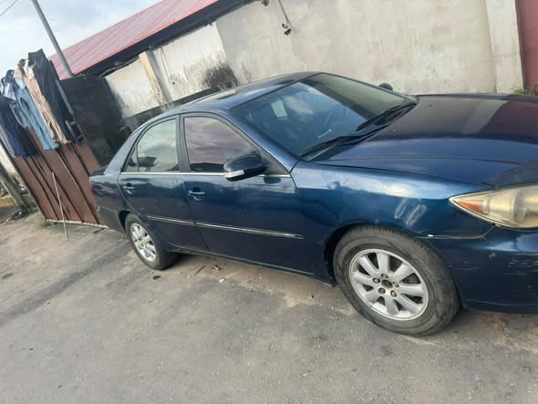 A picture of 2004 Toyota Camry