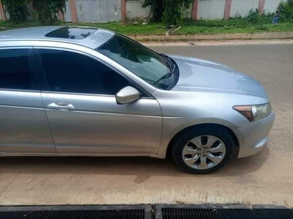 A picture of Belgium standard Honda Accord 09 model first body untempered engine