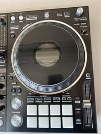 A picture of Pioneer DDJ 1000SRT