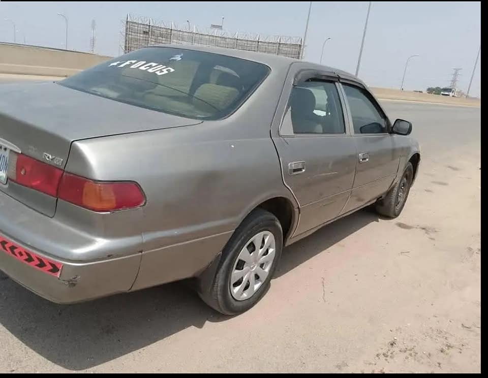 A picture of Toyota Camry 2 2 droplight
