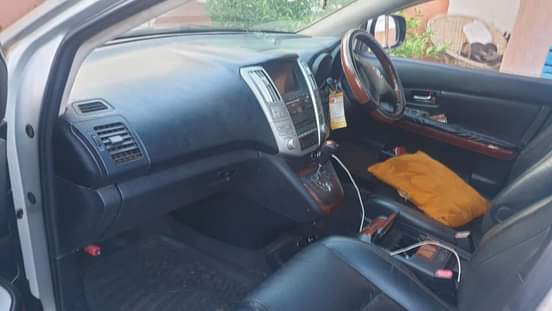 A picture of Toyota Harrier UBD...K ...27M