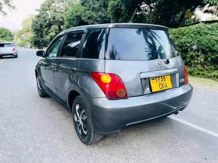 A picture of TOYOTA IST