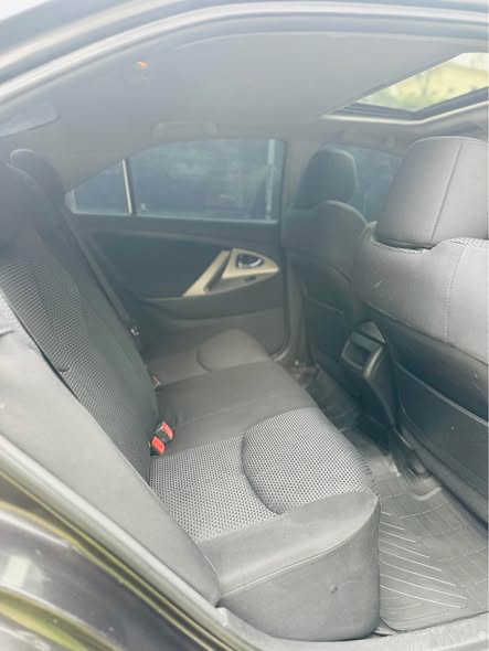 A picture of TOYOTA CAMRY SE 2010 1st body