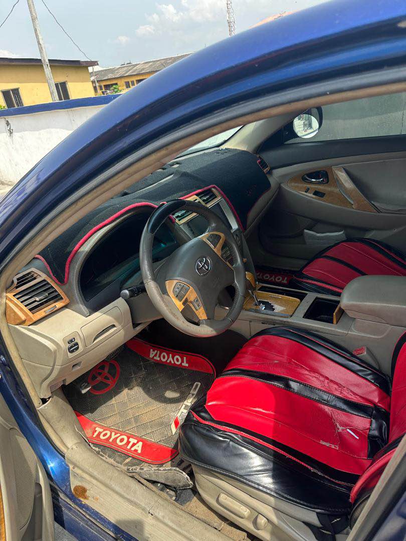 A picture of 2010 Toyota Camry Thumb start v6