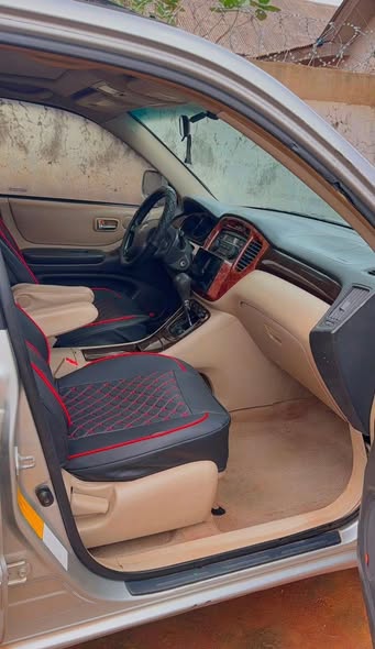 A picture of 2003 Toyota highlander