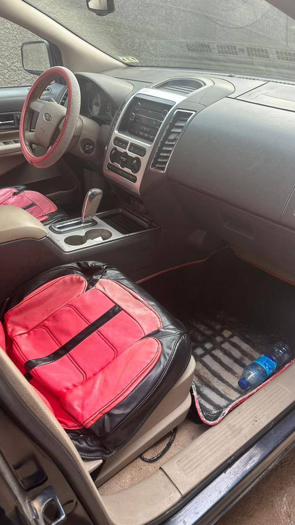 A picture of Ford Edge on distress Sell
