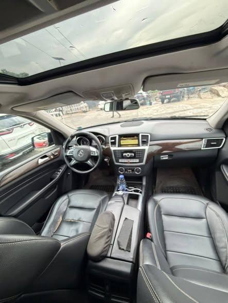 A picture of Mercedes benz ml350 2012