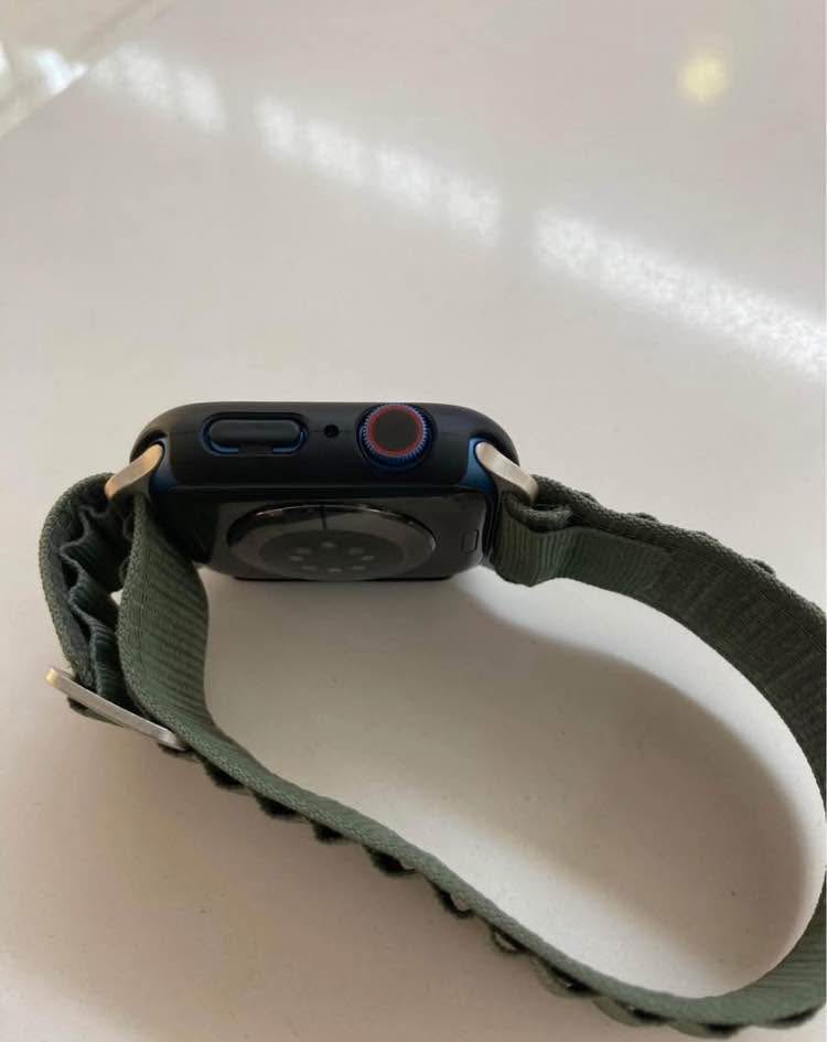A picture of Apple is Watch Series 7 45mm gps cellular aluminum abyss