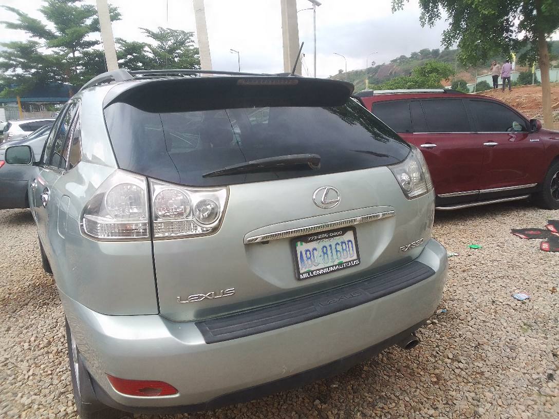 A picture of 2006 RX330 Lexus Available for 8.5 m