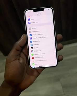 A picture of Iphone 13 256gb face ID and true tone at 800k
