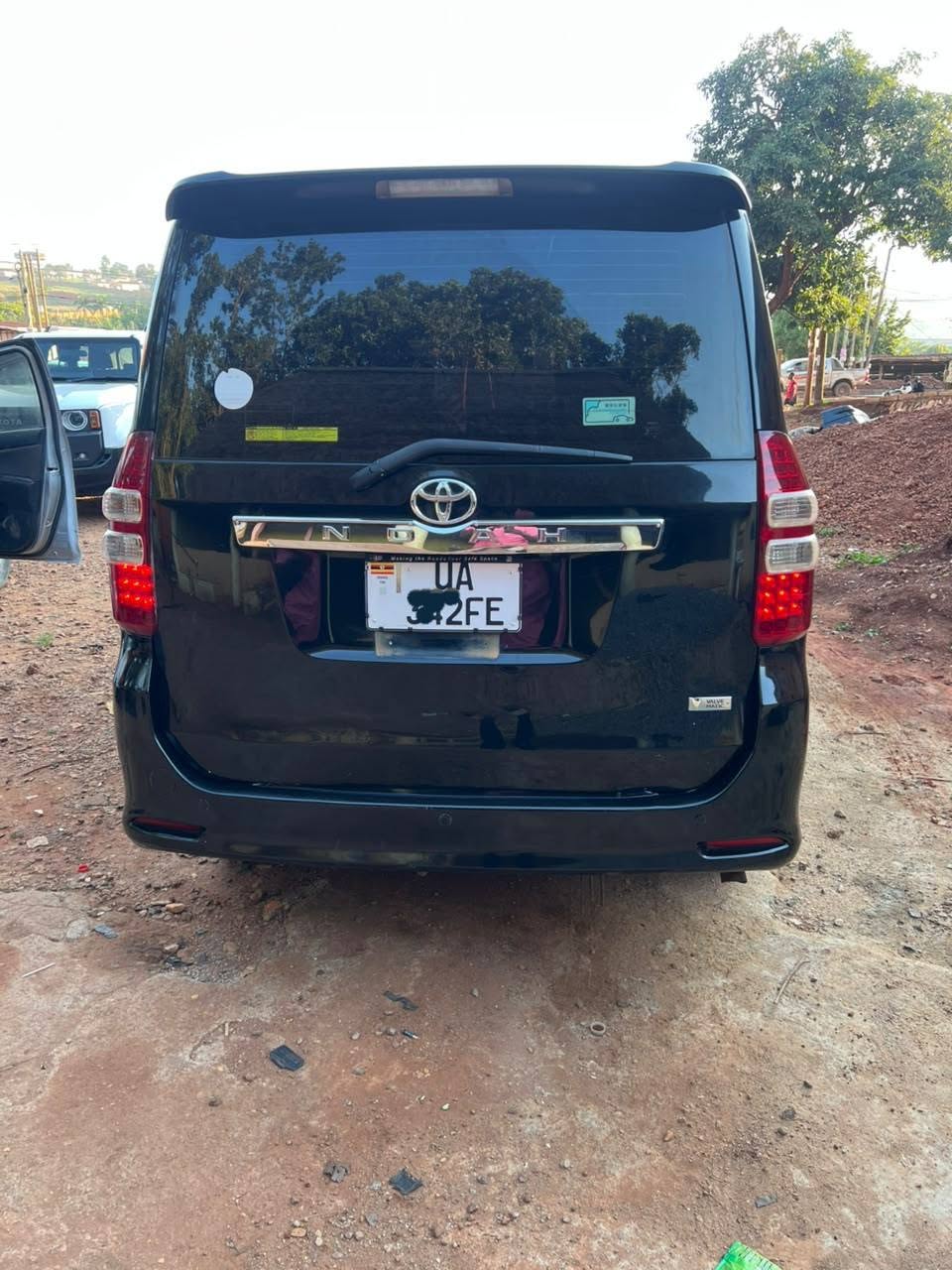 A picture of Toyota Noah 2012 32m money needed