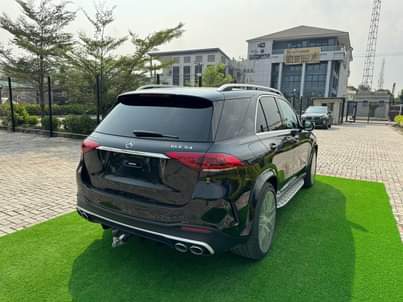A picture of 2021 gle53