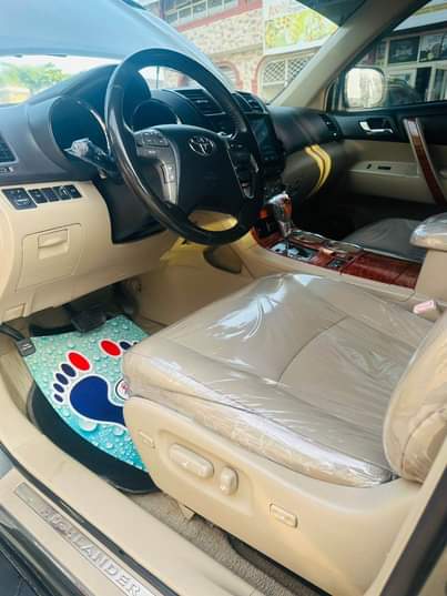 A picture of 2010 Toyota Highlander