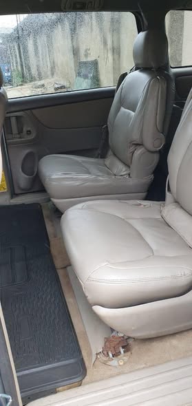 A picture of 2004 Toyota Sienna le