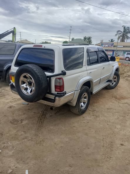 A picture of Toyota Hilux Surf