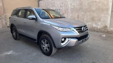 A picture of TOYOTA FORTUNER 2016
