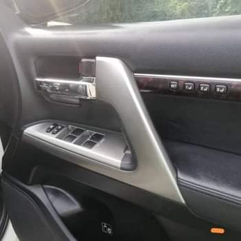 A picture of Land cruiser v8