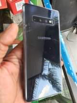A picture of Samsung S10plus Storage128 ram8 fingure print Camela quality chaji uhakika