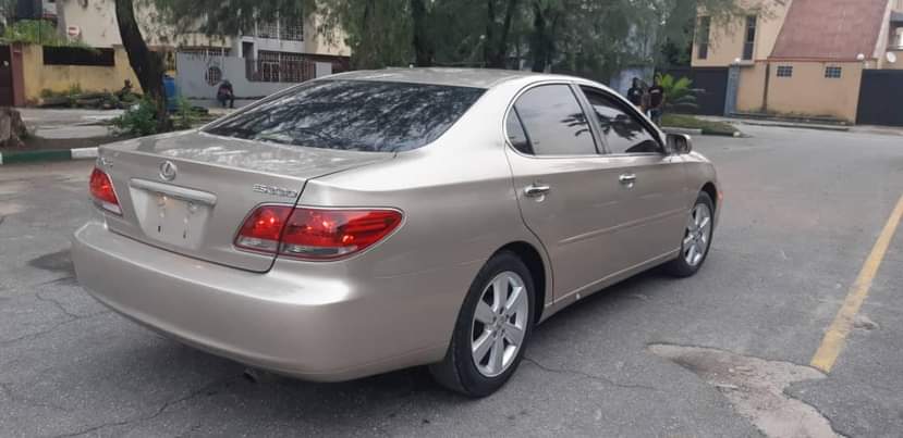 A picture of 2006 Lexus rs330